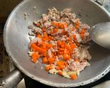 รูปขั้นตอนการทำที่ 3 ของ ราดหน้าหมูสับเส้นหมี่กรอบ