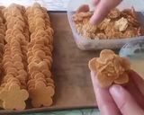 صورة لخطوة 4 من وصفة صابلي 2 شكل وردة 🌸 بنوكا اللوز