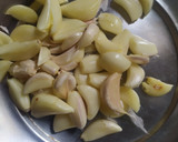 பூண்டு தக்காளி சட்னி உடன் நிலக்கடலை பொடி இட்லி (Poondu thakkaali chutney recipe in tamil) ரெசிபி ஸ்டேப் 1 புகைப்படம்