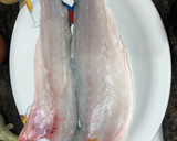 Foto del paso 1 de la receta: Filetes de lubina al horno con cebolla patata tomate natural y aderezo Vidalim