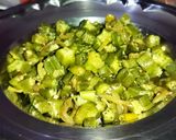 भिंडी मैगी मसाला(bhindi maggi masala recipe in hindi) रेसिपी चरण 2 फोटो