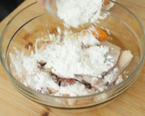 Foto langkah ke 1 dari resep Sayap Ayam Goreng dengan Oseng Bawang Devina Hermawan.