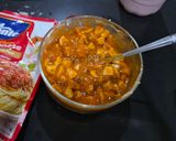 Foto langkah ke 2 dari resep Sun Flower Pizza (dengan isian simpel: sosis dan keju).