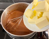 Foto del paso 4 de la receta: Tarta de galletas, chocolate y dulce de leche