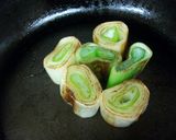 A picture of step 6 of Pan-Seared Scallion Skewers.