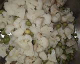 A picture of step 3 of Cauliflower curry.