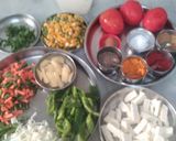 A picture of step 1 of Paneer Jalfrezi with Aloo Kulcha.