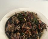 Foto langkah ke 7 dari resep Tumis Cumi hitam.