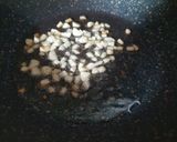 Foto langkah ke 2 dari resep Sup Makaroni Sosis.