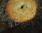 A picture of step 2 of Sambar Vada.