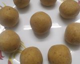 A picture of step 6 of Moong dal ladoo.