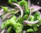 Foto del paso 1 de la receta: Huevo con brócoli 🥦