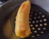 Foto del paso 2 de la receta: Patacones de banan@ verde con queso🍌🧀🥯