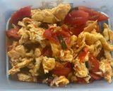 รูปขั้นตอนการทำที่ 4 ของ มะเขือเทศผัดไข่อย่างจีน🍳🍅