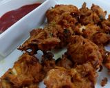 A picture of step 5 of Anday aur piyaz ke pakoray.