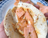 Foto del paso 3 de la receta: Quesadilla de salmón ahumado con orégano