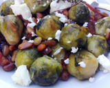 Foto del paso 7 de la receta: Coles de Bruselas al horno con bacon, uvas pasas y feta