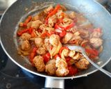 Hình bước làm 5 của món Thịt chay. Vegan pork stir fry