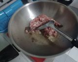 รูปขั้นตอนการทำที่ 1 ของ หมูสับผัดกะปิใส่ผักบุ้งถั่วฝักยาว