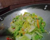 Foto langkah ke 8 dari resep Tumis Tauge dan Sawi Putih.