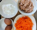 Foto langkah ke 2 dari resep Mangkuk Ayam Wortel Isi Telur.