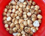 Hình bước làm 1 của món Nấm rơm kho tiêu xanh chay