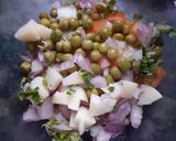A picture of step 2 of Instant Maggi Chaat.