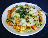 Foto del paso 10 de la receta: Pasta de colores con salsa de atún y alcaparras