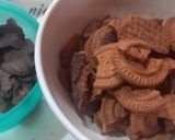 A picture of step 1 of Choco balls.