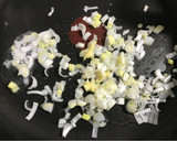 Foto del paso 5 de la receta: Berenjena, cebolla y cerdo con miso