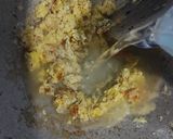Foto langkah ke 5 dari resep Indomie Goreng Nyemek.