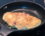 Foto del paso 2 de la receta: Bocadillo de tortilla de atún