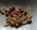 A picture of step 4 of Red poha & oats ladoo.
