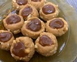 صورة لخطوة 5 من وصفة حلى بسكوت بصوص الكراميل