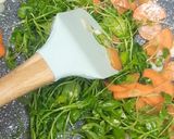 Foto langkah ke 3 dari resep Tumis daun fenugreek (klabet).