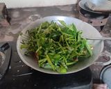 Foto langkah ke 6 dari resep Tumis Kangkung Teri Jagung.
