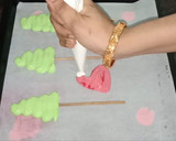 மெரிங் பாப்ஸ் மற்றும் குக்கீஸ் (Meringue pops and cookies recipe in tamil) ரெசிபி ஸ்டேப் 3 புகைப்படம்