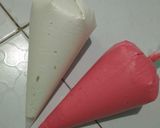 Foto langkah ke 4 dari resep Bolu Kukus Santan Merah Putih 17 Agustusan.