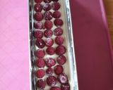 Une image de l'étape 7 de Bûche au chocolat blanc coeur framboises 😋 sur son moelleux au chocolat 🍫.