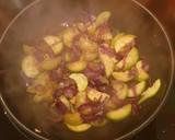 Foto del paso 3 de la receta: Tortilla de calabacín y cebolla morada, jugosa y ligera