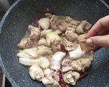 Gambar langkah 2 resipi Cendawan hitam masak sos tiram bersama ayam#fayekusairi.