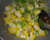 Foto langkah ke 4 dari resep Oseng sawi putih tahu kuning.