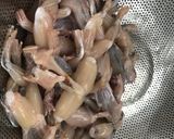 Hình bước làm 1 của món Co gai chân dài kho sả ớt