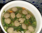Foto langkah ke 5 dari resep Sop bakso dan sayuran.
