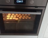 Foto del passaggio 8 della ricetta Biscotti di frolla montata
