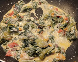 Foto del paso 7 de la receta: Acelgas con frutos secos a la crema de queso