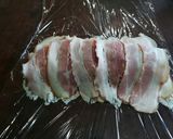 Foto del paso 2 de la receta: Lomo envuelto en panceta con cajita de papa rellena y cebollas