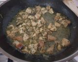 Foto del passaggio 2 della ricetta Reginette ai funghi porcini e pomodorini