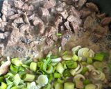 Foto del paso 8 de la receta: Carne al wok con verduras, salsa de soya y algas chinas