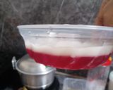 Foto langkah ke 4 dari resep Agar-agar santan merah putih.